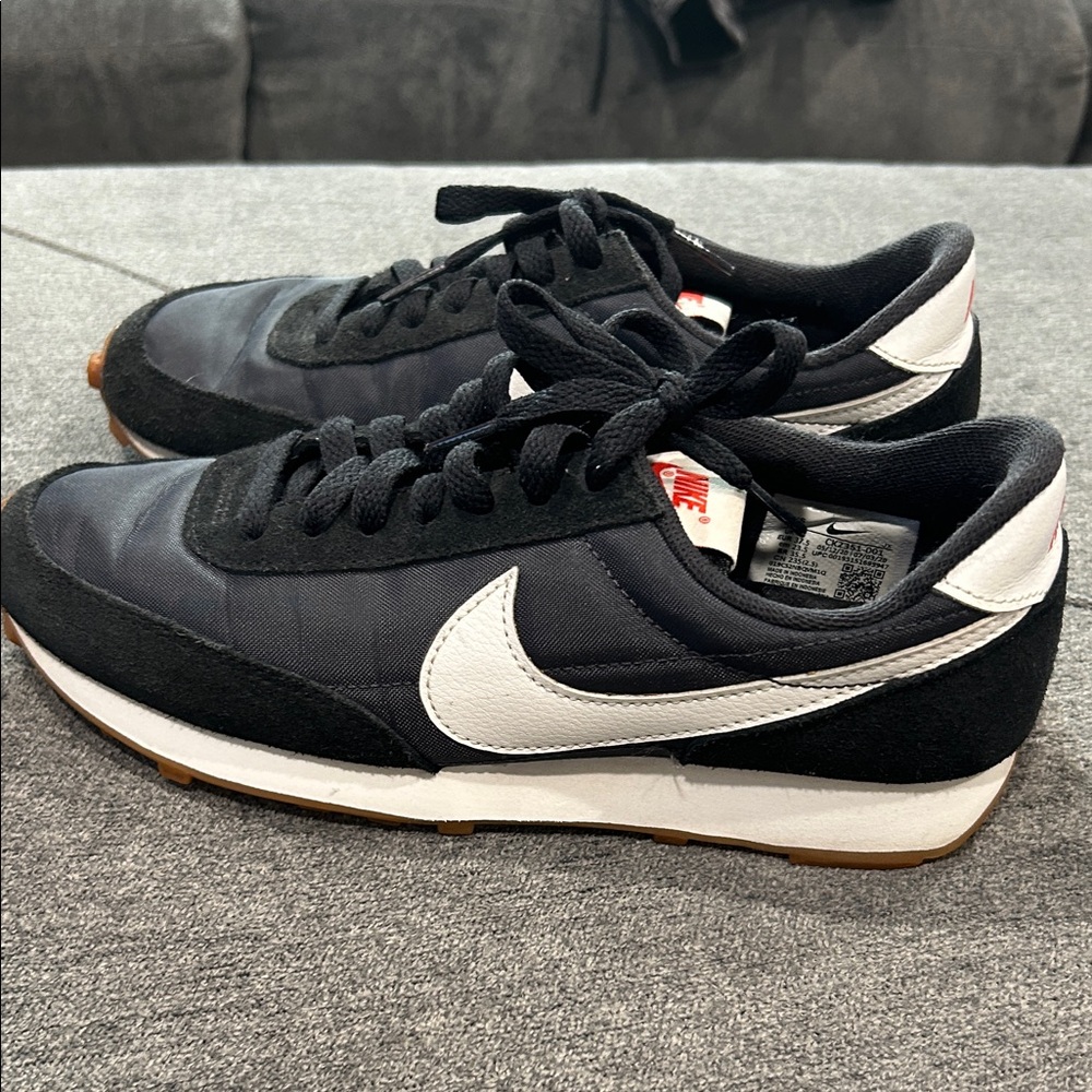 Nike Women's Daybreak casual sneaker